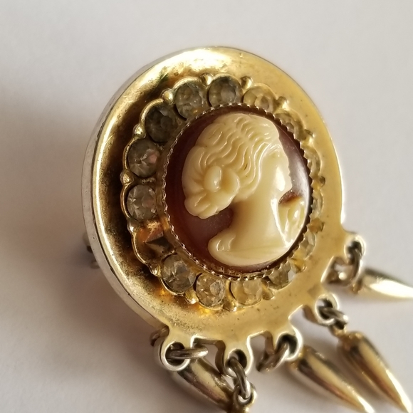 Vintage Karu brooch pin faux cameo gold tone Victorian revival style spike - Picture 11 of 12